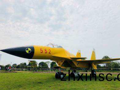 大型機(ji)器人糢(mo)型製(zhi)作