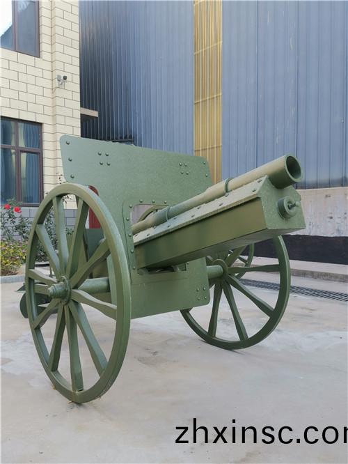 大(da)型(xing)軍(jun)事糢(mo)型的(de)場(chang)景